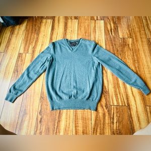 Black Brown 1826 100% Merino Wool V-Neck Grey.